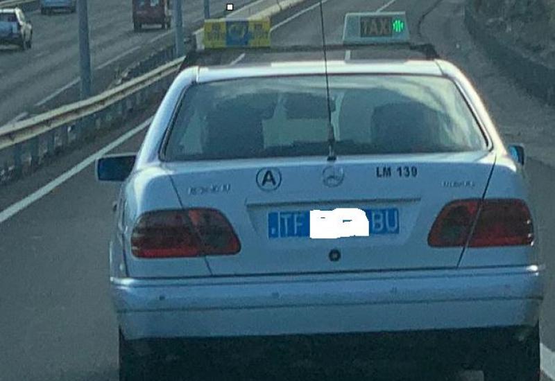 TAXI CIRCULANDO POR LA ISLA DE TENERIFE HACE UNOS DÍAS